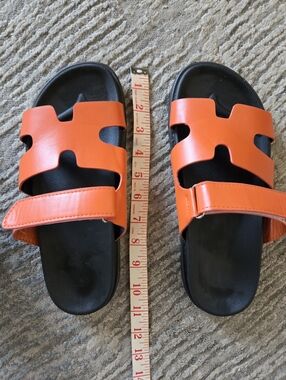 Hermes Knockoff CHYPRE Orange Slide Sandals on Black Footbed